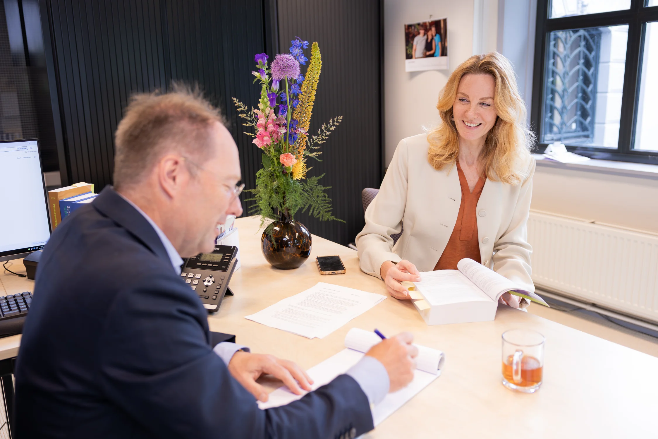 DX4A0986 Roel en Corine bureau